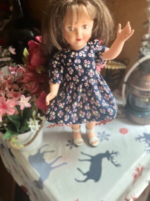 robe neuve avec marguerites mode et travaux m francois emilie 12/1986