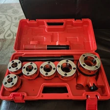 Goplus Ratchet Pipe Threader Kit, Ratcheting Threading Tool Set w/ 6 Red 