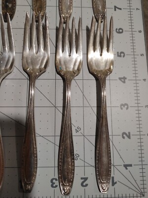Silverplated WM A. Rogers A1 Plus / Oneida Ltd - 12 Forks