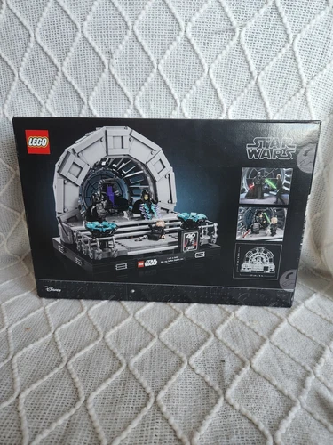 Official LEGO Star Wars: Emperor's Throne Room Diorama (75352) Brand New!