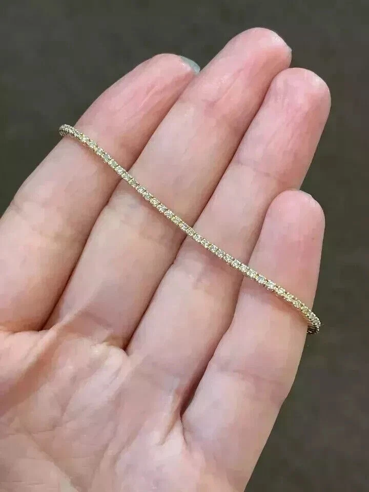 Brazalete de tenis de diamantes cultivados en laboratorio GVS2 de corte redondo de 0,8 quilates enchapado en oro amarillo de 14 k Foto 2 de 4