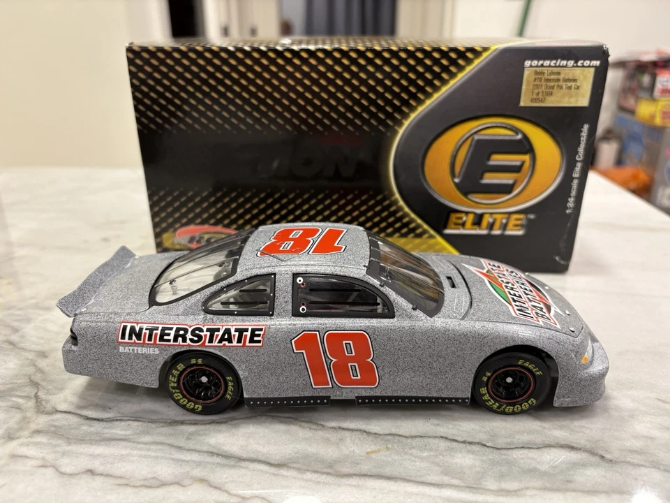 Bobby Labonte 2001 Interstate Batteries Test Car ELITE Nascar 1/24 Diecast #18 - Image 3 of 4