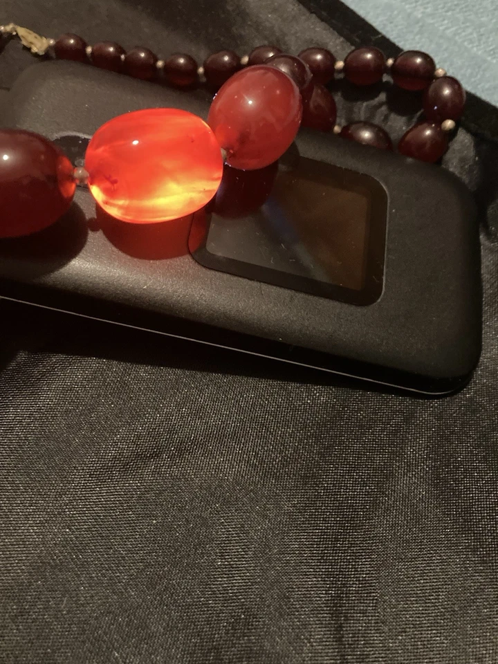 36 grams Amber Bakelite Bead Necklace with an 18 Ct Gold Clasp - Image 2 of 4