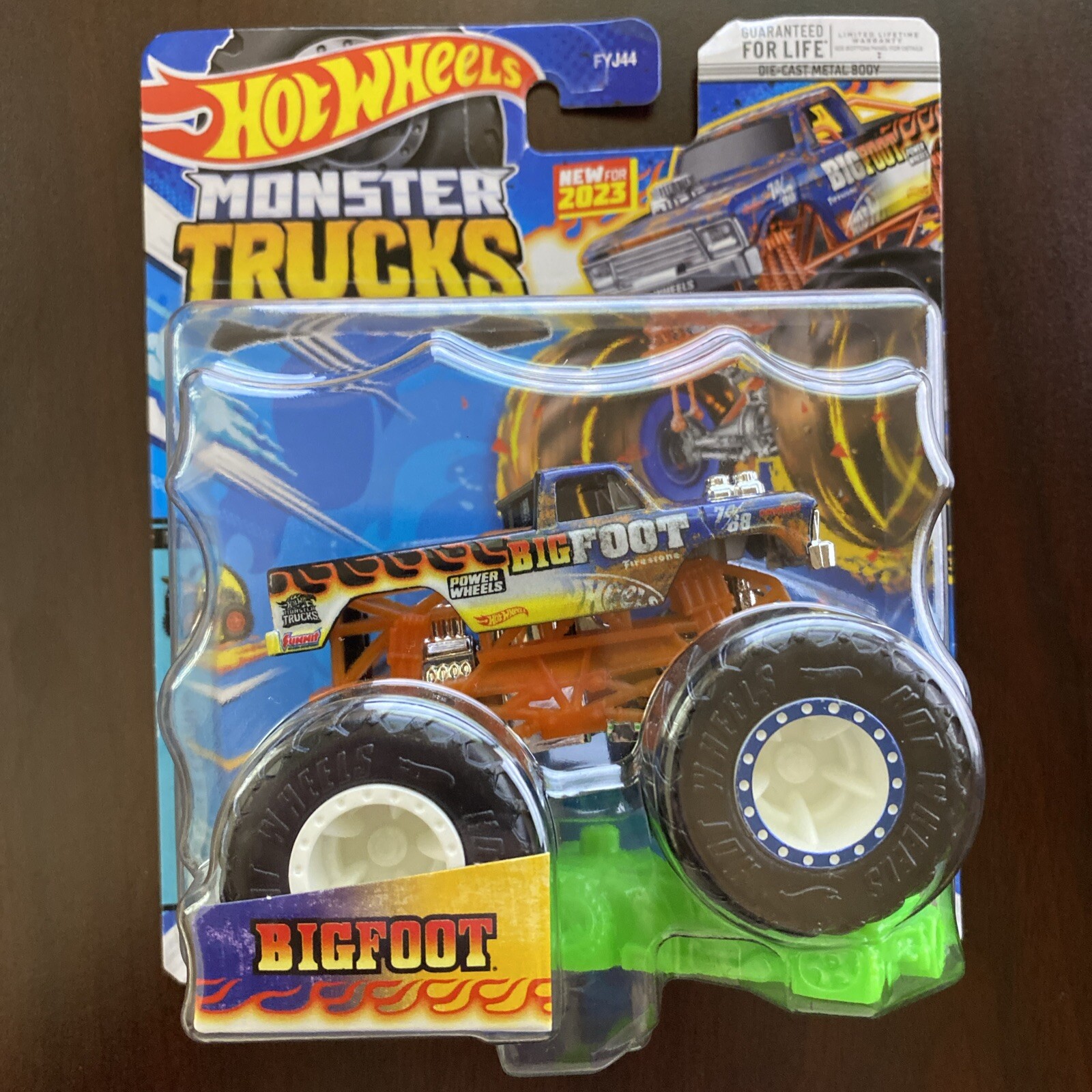 Hot Wheels 1:64 Bigfoot Monster Truck Mash Crash Connect