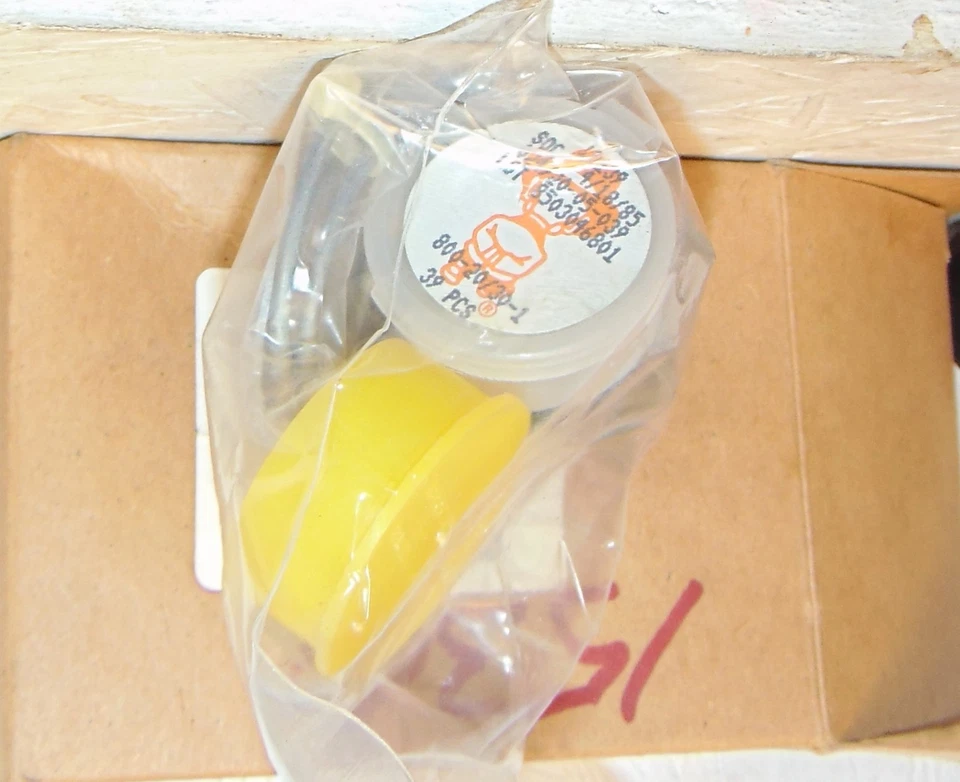 RARO NOS NUEVO 5935-00-054-1530 CONECTOR RECEPTÁCULO P/N CVC6057AE37SG CAÑÓN NUEVO EN CAJA Foto 3 de 4