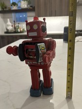 Vintage Battery Operated ME-100 SPACE Walk Man Tested Works Great Red Rare Robot