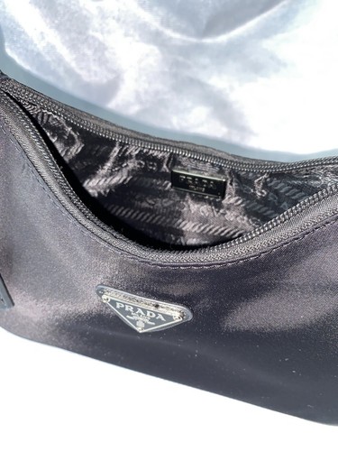 Prada Black Nylon Bag Re-Edition 2000 Shoulder Mini Bag - Picture 10 of 15