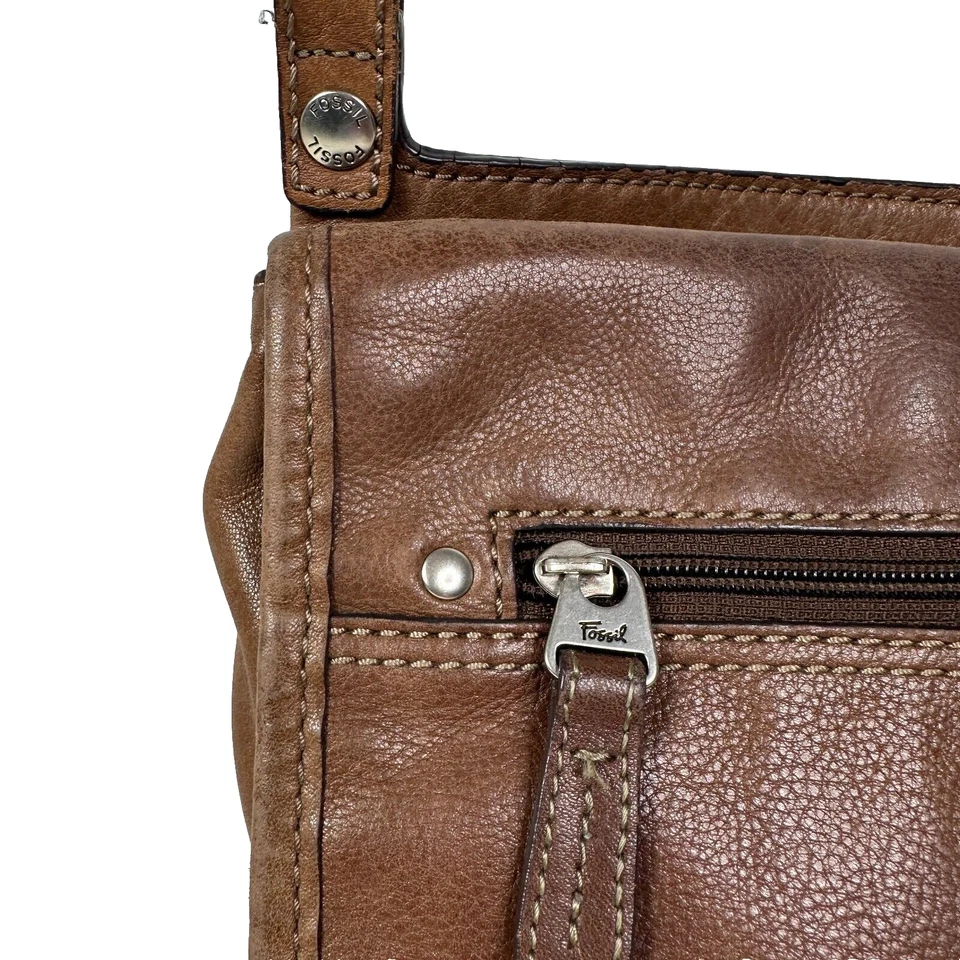 Fossil Brown Leather Saddle Crossbody Messenger Flap Bag - Image 4 of 4