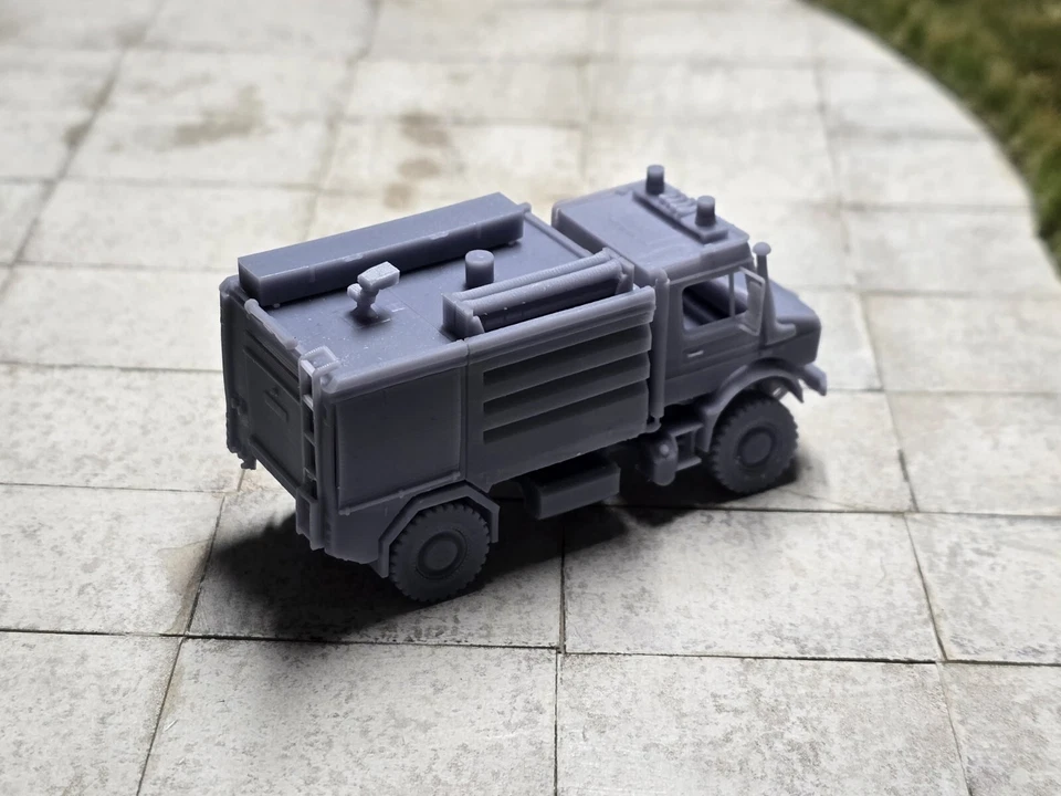 Rosenbauer TLF3000  U5023 Unimog Feuerwehr H0 1:87 Inkl Verglasung  - Bild 3 von 4