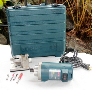 Bosch 1608m 30 000 Rpm Offset Trimmer Router With Attachments Bits