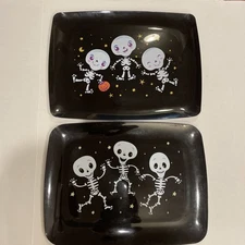 Set 2 Black Plastic Serving Trays W/Cute Skeletons Halloween 11 3/4” X 15 3/4”