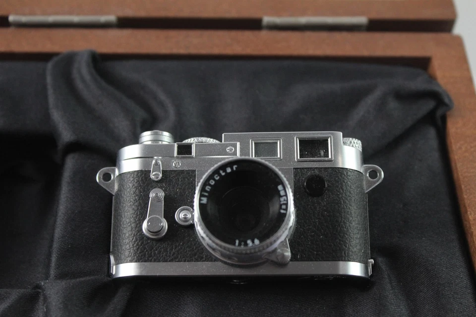 Minox Leica M3 Mini Digital Camera w/ Wooden Box - Image 2 of 4