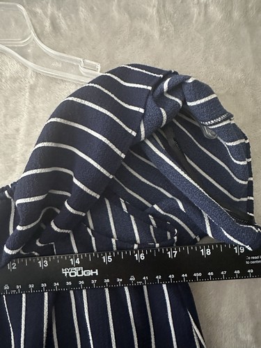 Top donna ForForever 21 blu navy medio bianco righe spalle scoperte con volant - Foto 3 di 5
