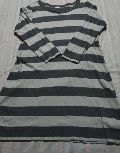 Haut à Capuche Fille Rayé Gris Foncé Et Clair - Taille 7/8 Ans - Marque SO - Occasion TB