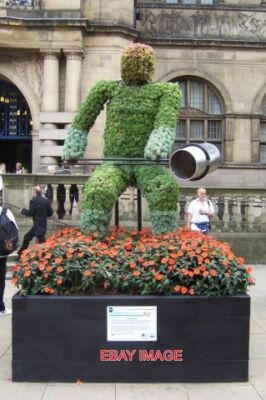 FOTO SHEFFY STAN VOR DEM RATHAUS VON SHEFFIELD 2009