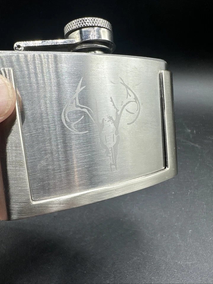 2 oz. Frasco con Cruz de Hierro Metal Hebilla de Cinturón Extraíble Bebida Alcohólica Foto 2 de 4