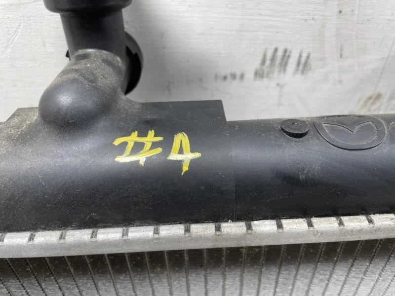 Radiador Mazda 6 2012 2,5 L aire acondicionado OEM+ Foto 2 de 4