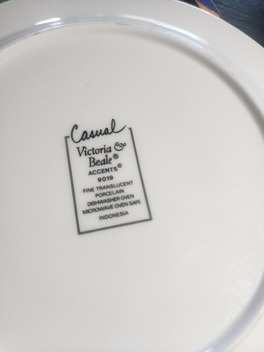 4 Victoria & Beale ACCENTS 9019 10¾" Dinner Plates Geometric - Picture 4 of 4