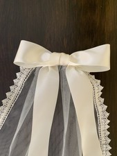 Cream/ivory Short Wedding Veil With Vintage Look Lace And Satin Bow