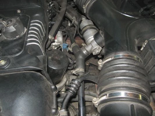 Kit de mangueira de indução de ar de silicone vermelho Autobahn88 compatível com Ferrari F355 355 94-99 - Imagem 4 de 4