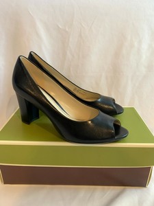 naturalizer black pumps