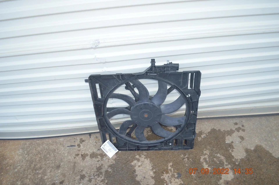 BMW X6 M 2010-2014 4,4 L motor ventilador de refrigeración cubierta del motor 850 vatios OEM Foto 2 de 3