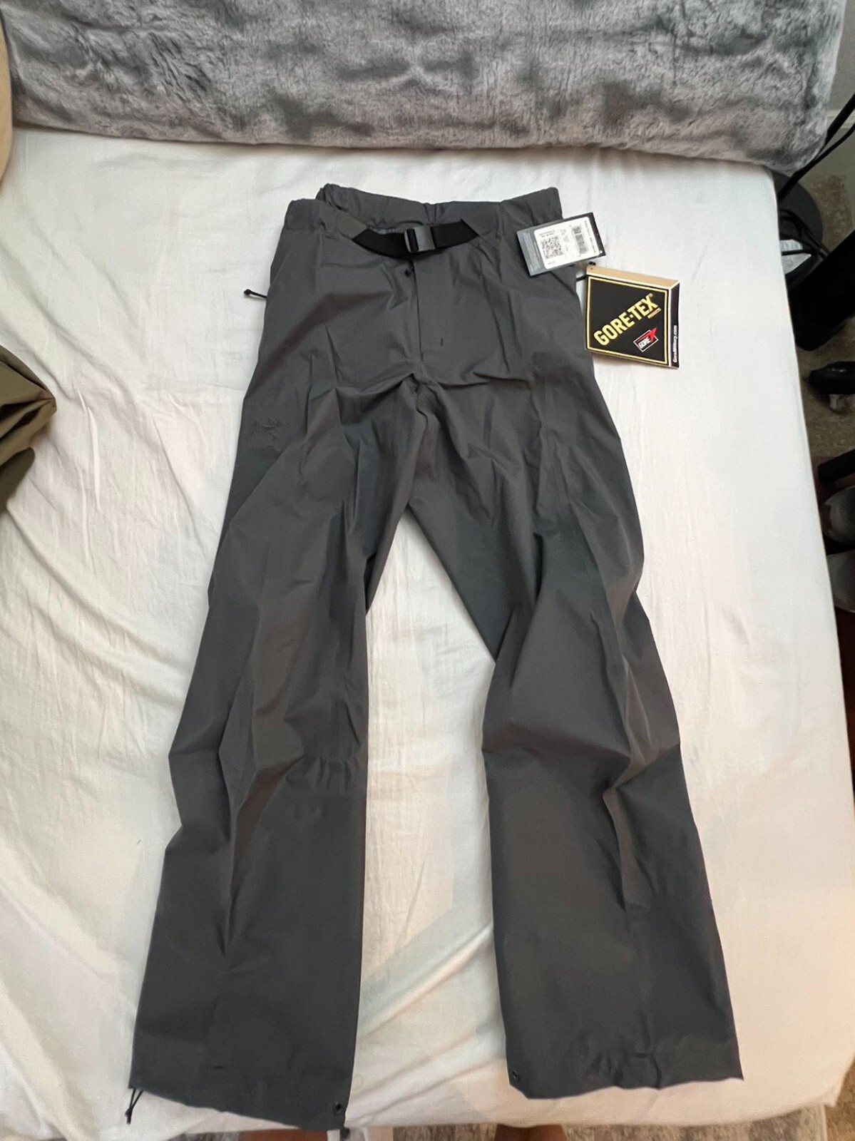 Nuovissimi pantaloni Arc'teryx AF Alpha LT (Gen 2) taglia small Reg colore lupo