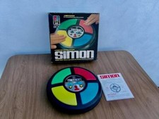 SIMON MILTON BRADLEY 1984 ELECTRONIC MEMORY GAME WITH BOX BATTERIES  MANUAL