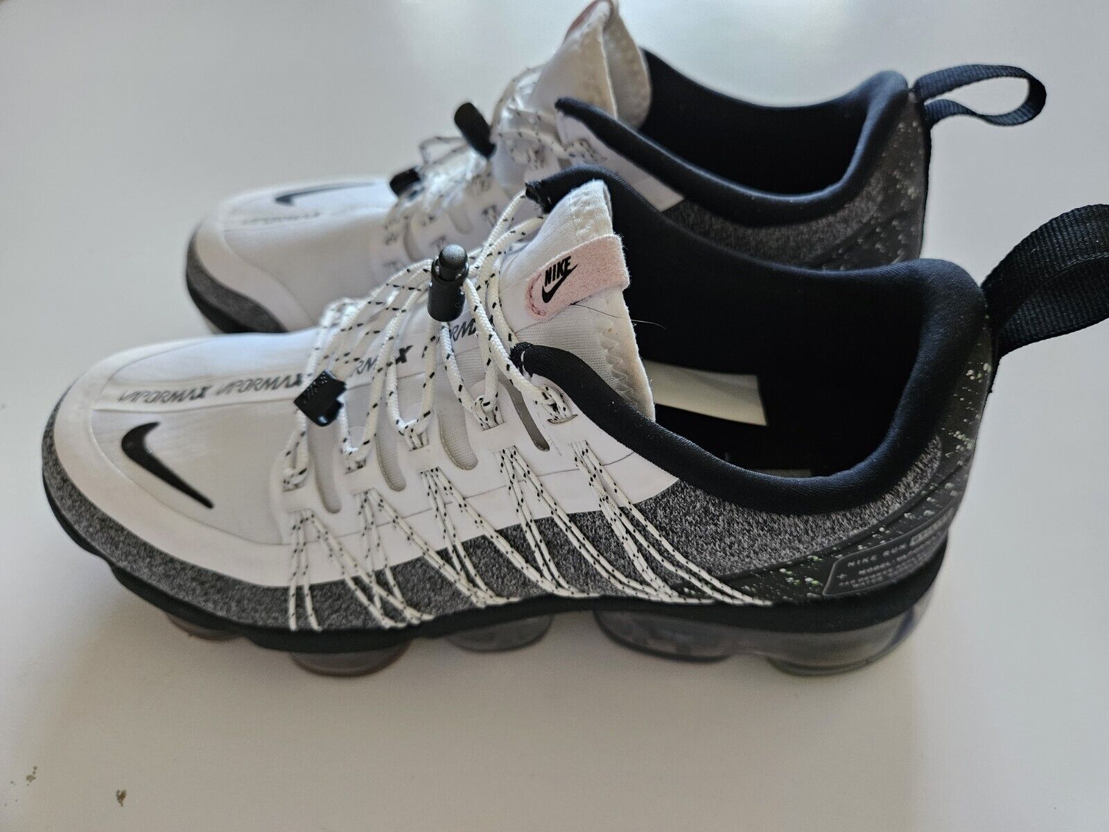 Nike Air Vapormax Run Utility White Black Grey Womens Size 7 AQ8811-101