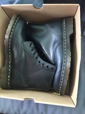 Dr. Martens Men's Smooth Leather 11822 Lace Up Boots Black Sz 10.5 US 44EU NEW