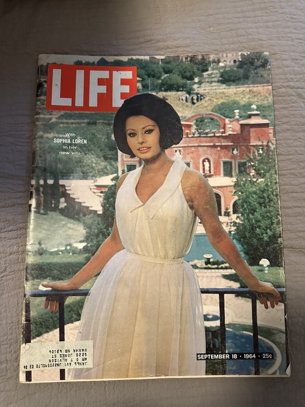 Life Magazine September 18, 1964 With Sophia Loren In Her New Villa