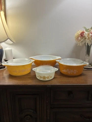 Vintage Pyrex Butterfly Gold Set Of 4 Mixing/Baking Dishes W 3 Lids