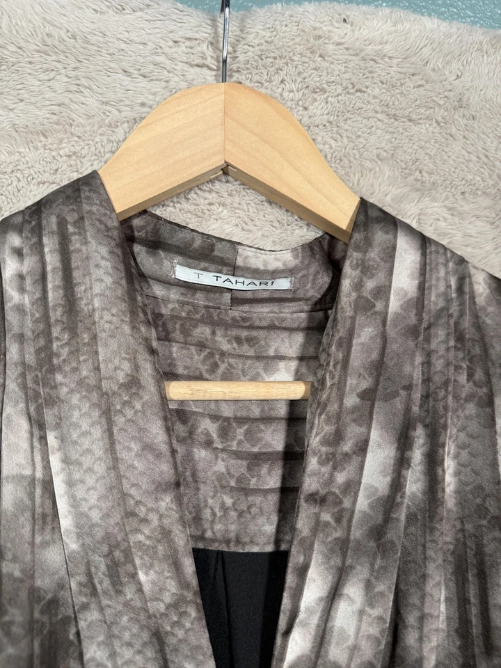 Chaqueta T Tahari Mujer Gris Mediana Negra Estampado Abstracto Cremallera Frontal Medios Mixtos Foto 2 de 4