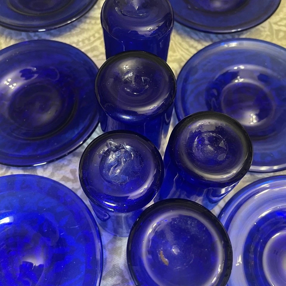 Vintage 6 Vibrante Soplado a Mano Vidrio Azul Cobalto Cordial Vasos y Plato Pequeño Foto 4 de 4
