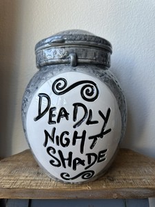 DEADLY NIGHTSHADE 陶器容器 Deadly Nightshade Jar from Nightmare Before Christmas Thank you to