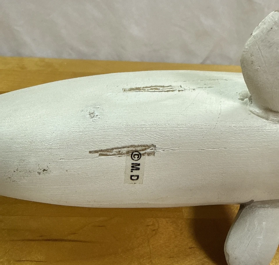 Escultura de cachalote Moby Dick de colección 14" L x 4" H color blanco roto tallado en muy buena condición Foto 4 de 4