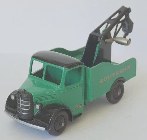 Dinky Bedford/Commer Code 3 Breakdown Tow Truck Lorry - Southern Railway Livery.