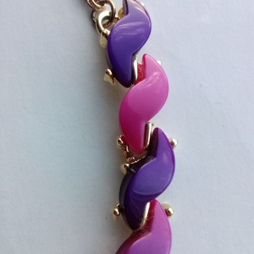 Collar Gargantilla Lucite Vintage Tono Púrpura y Rojo Oro 16 Pulgadas - Imagen 3 de 4