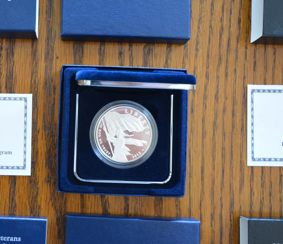 FOUR Proof & BU Silver Half &  Dollar Commemorative Coins Army, Veterans ++ - Image 3 of 4