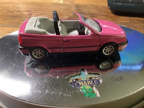 Schabak 1:43 1006 Volkswagen Golf Cabrio rosa in vetrina superiore a bolle - Foto 7 di 12