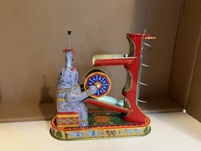 Wind Up Toy Elephant Playing Balls Game Iron Nostalgic Theme Vintage BF Japan