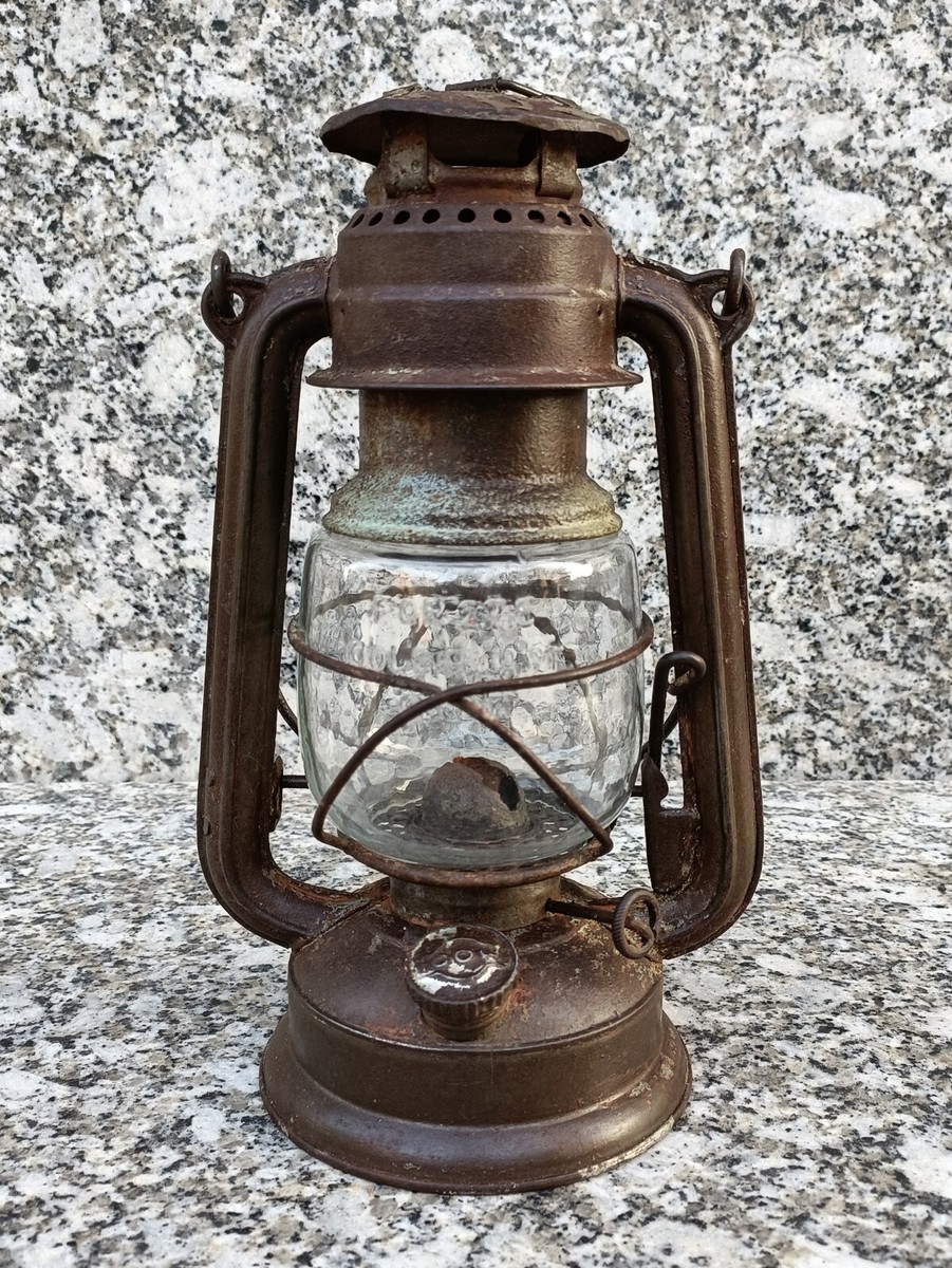 OLD VINTAGE FEUERHAND NO. 275 IRON KEROSENE OIL LAMP LANTERN WITH