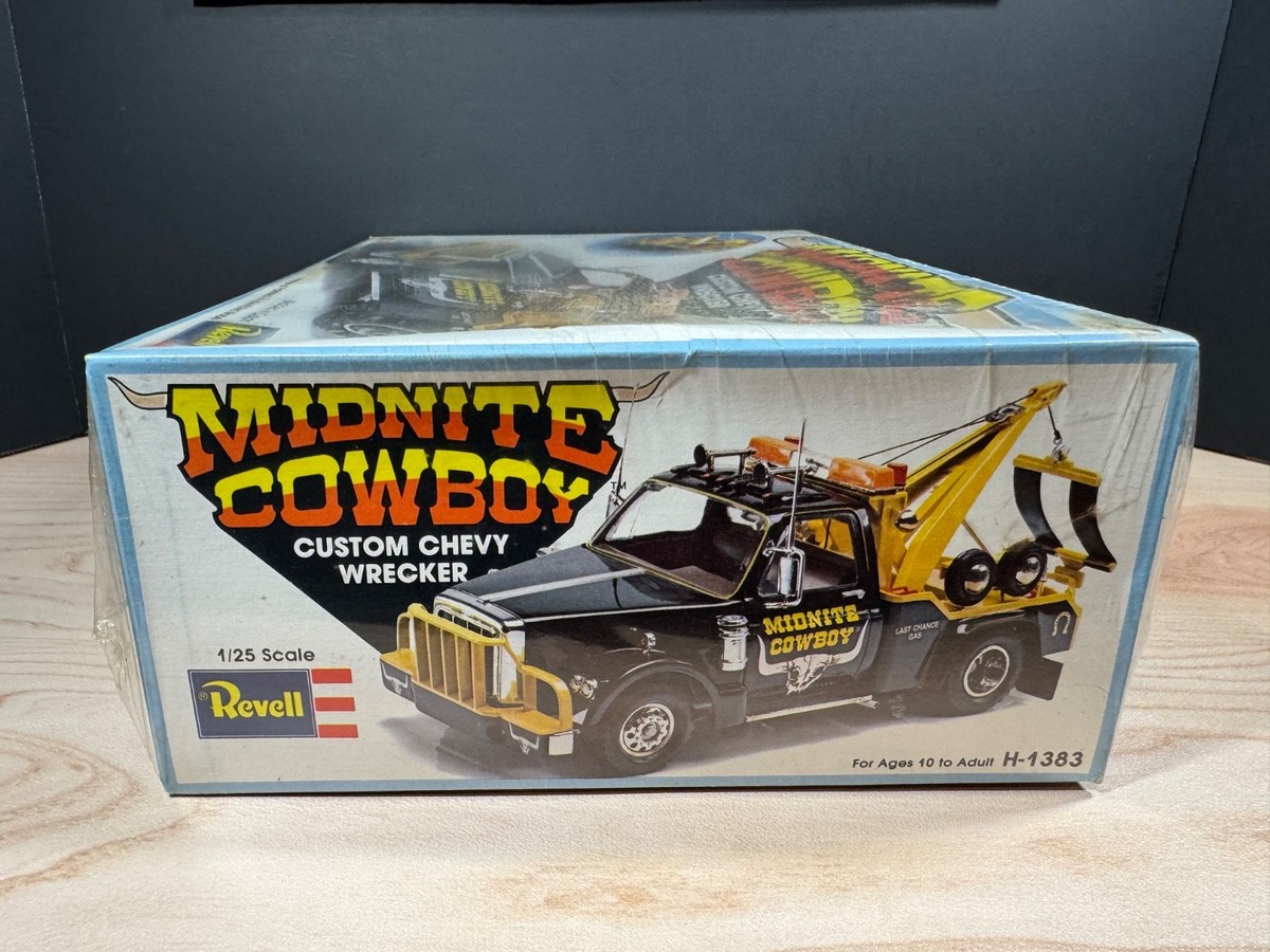 REVELL - MIDNITE COWBOY CUSTOM CHEVY WRECKER 1:25 SCALE KIT #H
