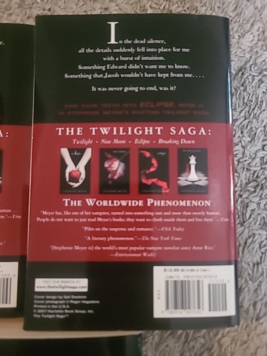 Twilight Saga by Stephenie Meyer - Paperbacks, Twilight, Eclipse & Breaking Dawn - Picture 8 of 9