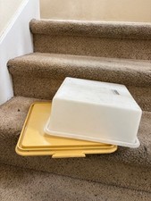 Vintage Harvest Gold TUPPERWARE Square Cake Taker no handle