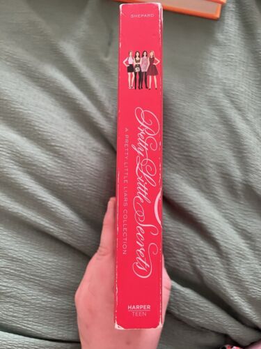 Pretty Little Secrets: A Pretty Little Liars Collection Paperback Sara Shepard - Picture 3 of 3