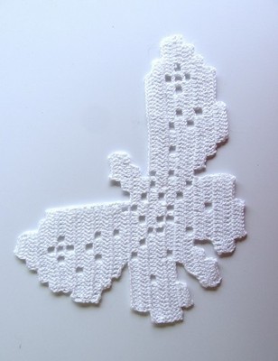 Tischdecke Schmetterling gehäkelt Baumwolle weiß. Deko Textil Handarbeit.