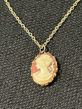 Vntg Left Facing Cameo Pendant Necklace Gold Tone Filigree Lady Portrait Oval