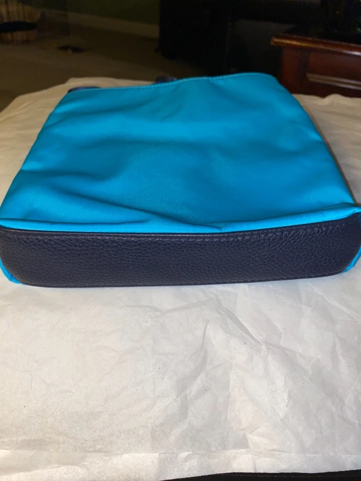 BOLSO BUZO MUJER NAUTICA EN AZUL BUCEO NUEVO SIN ETIQUETAS Foto 4 de 4