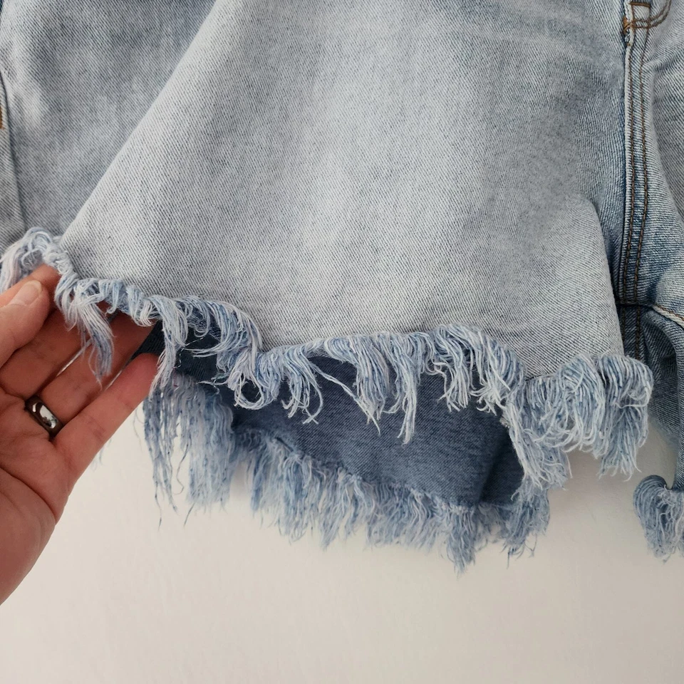 Inc Denim light wash frayed hem jean shorts womens size 24W - Image 2 of 4